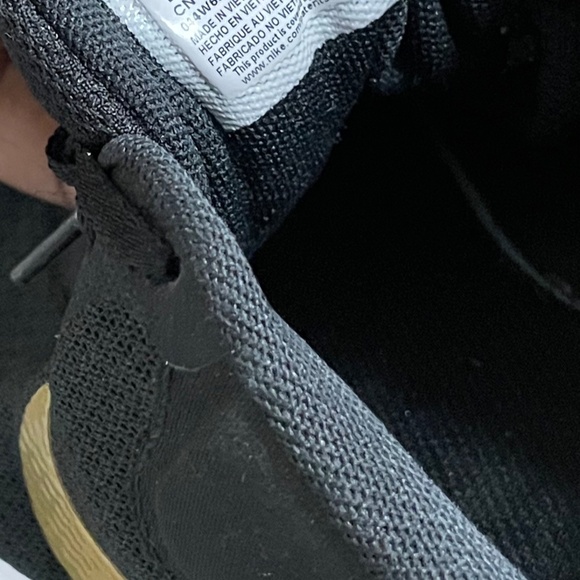 Nike Revolution 7 Athletic Running Shoes Black & Gold Men Size 11 Pre-owned - Picture 9 of 9